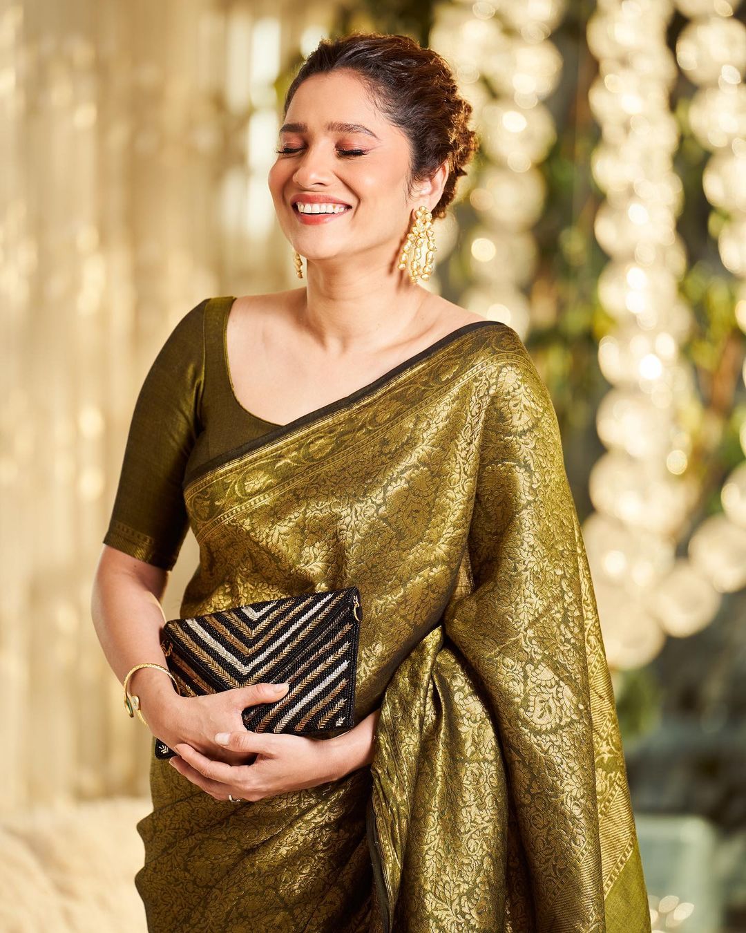 Ankita Lokhande देने वाली हैं गुड न्यूज! साड़ी में छुपाया बेबी बंप