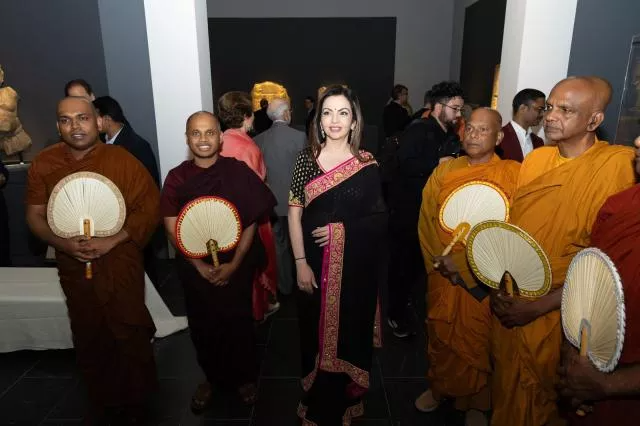 Nita Ambani न्यूयॉर्क में ‘बौद्ध कला प्रदर्शनी’ के प्रीव्यू में हुईं शामिल, सभी से बुलवाया ये मंत्र